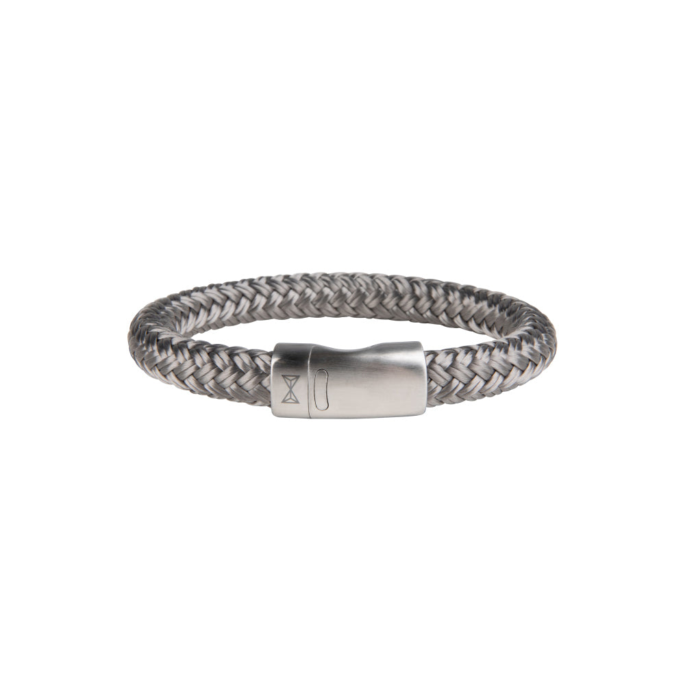 Bracelet tressé en acier inoxydable de 8 mm avec fermoir en métal argenté.