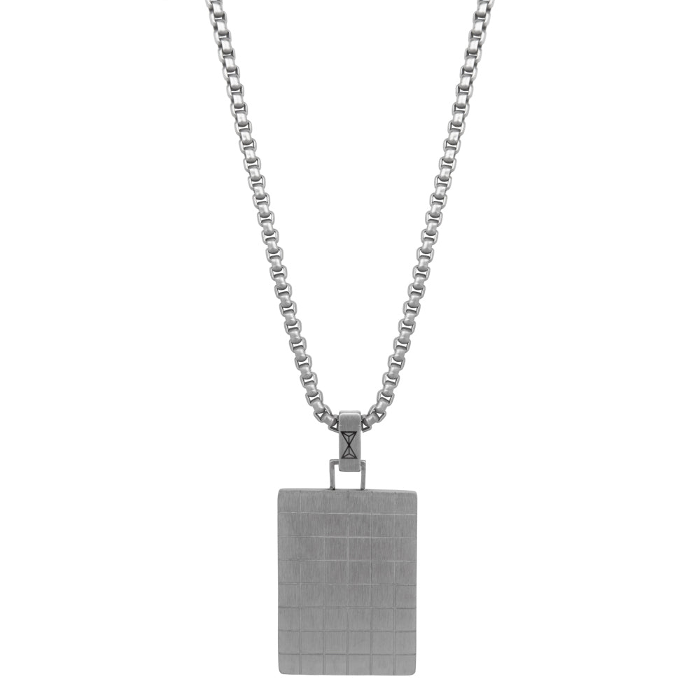 Collier en argent avec pendentif rectangulaire texturé.