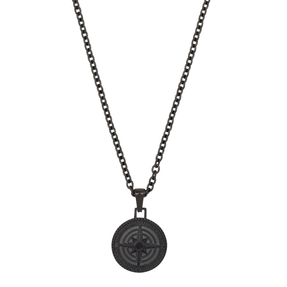Collier noir avec pendentif rond en forme de boussole.