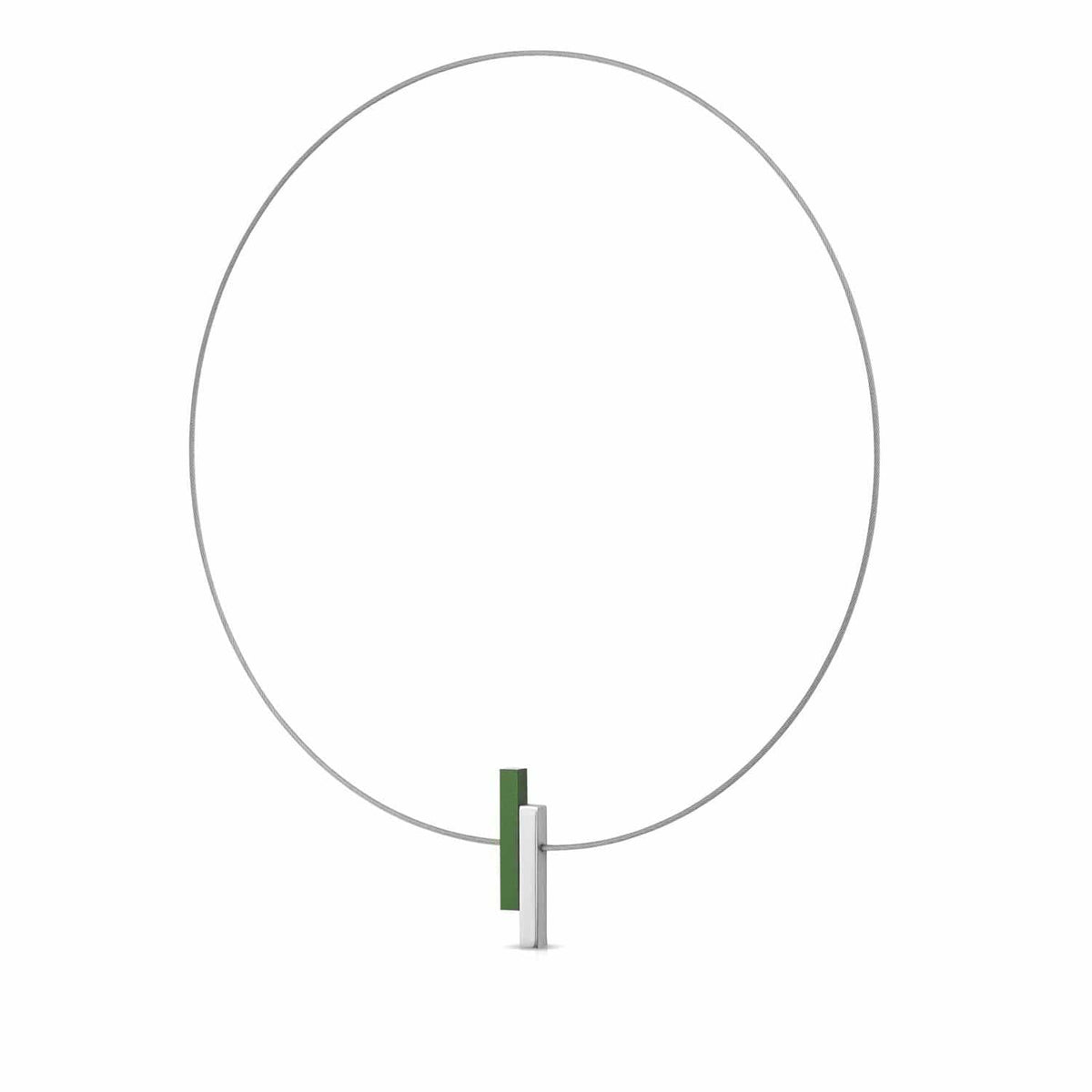 Collier en argent avec des barres simples, l'une verte et l'autre argentée.