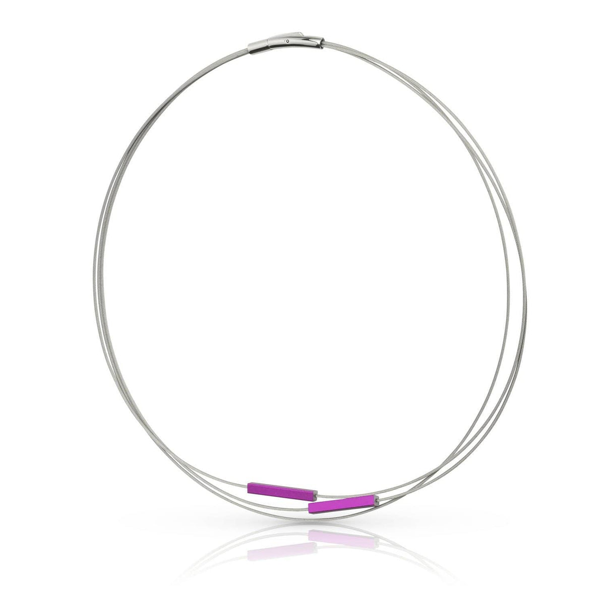 Collier en argent avec deux barres violettes.