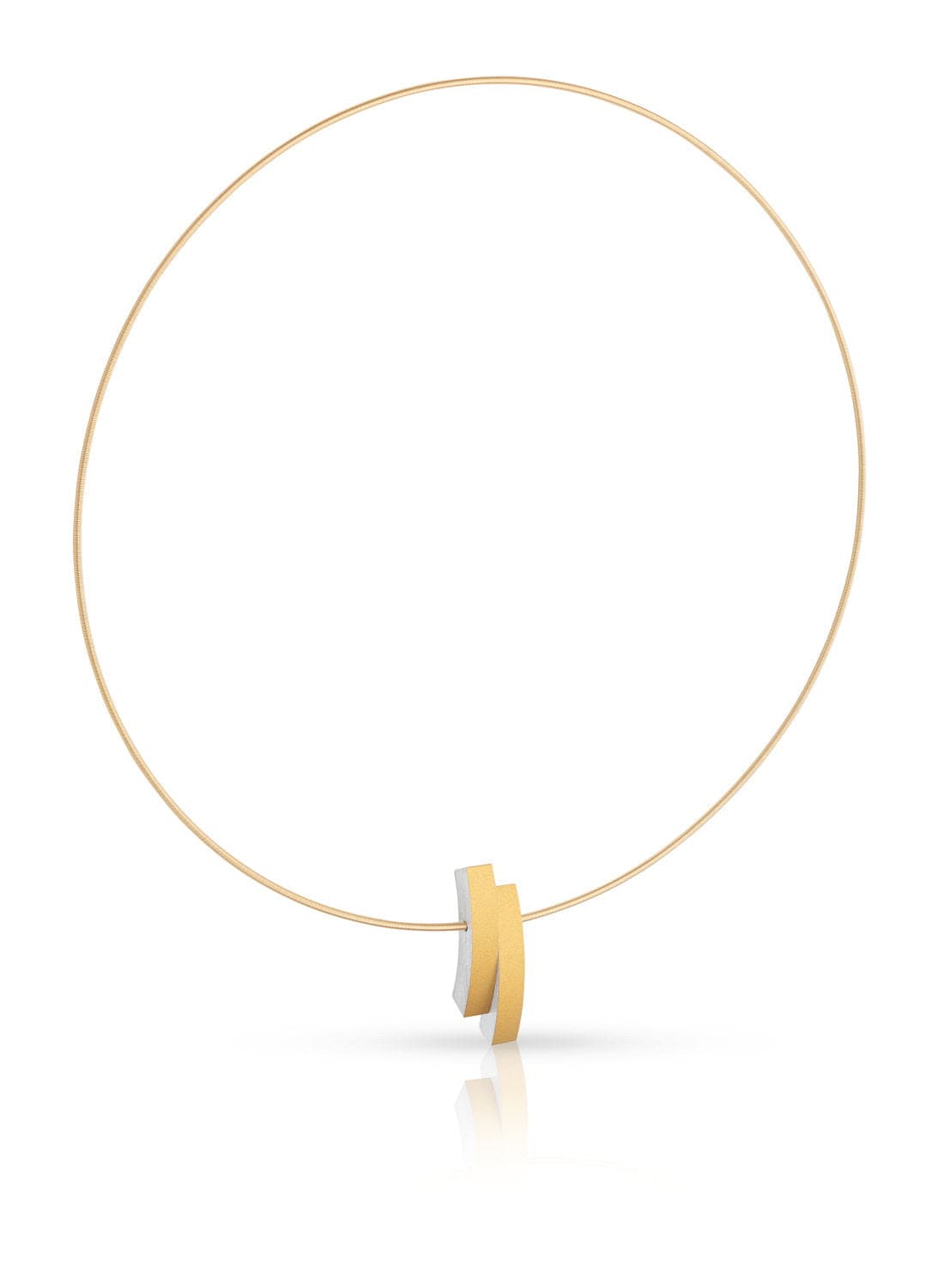 Collier doré avec des arcs entrecroisés et un pendentif en forme de boucle.