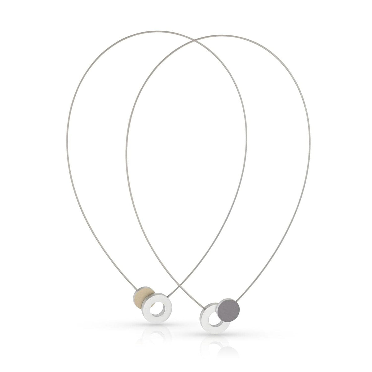 Collier avec un rond coloré et une bague en métal argenté.