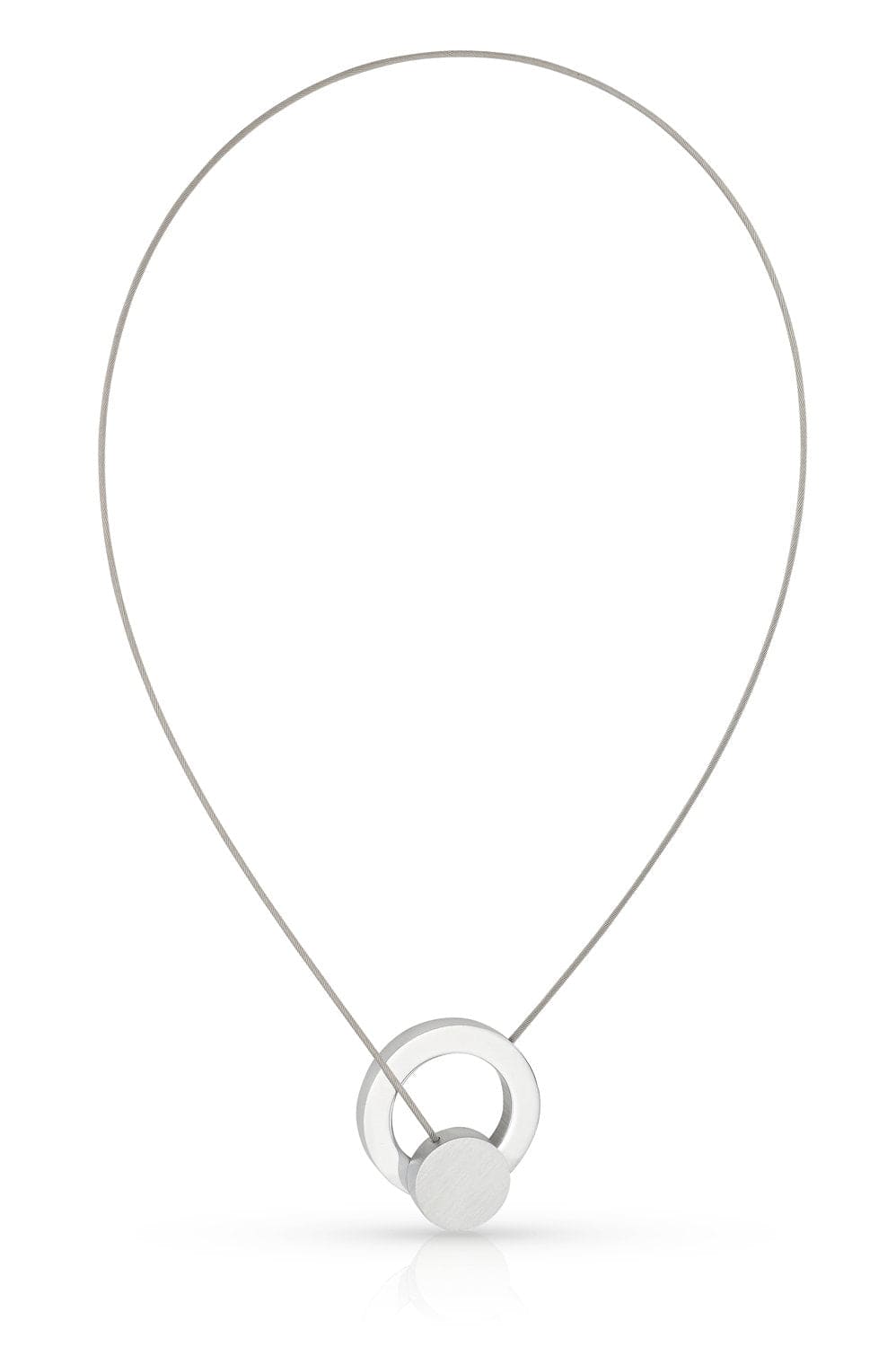 Collier en argent avec un pendentif rond et un cercle.