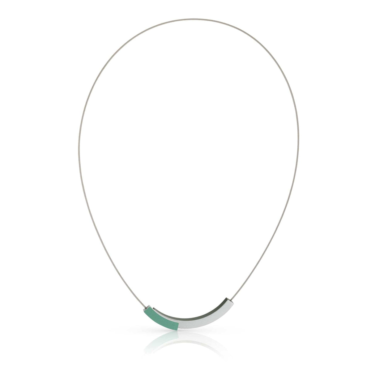 Collier en métal argenté avec deux arcs, l'un vert et l'autre argenté.