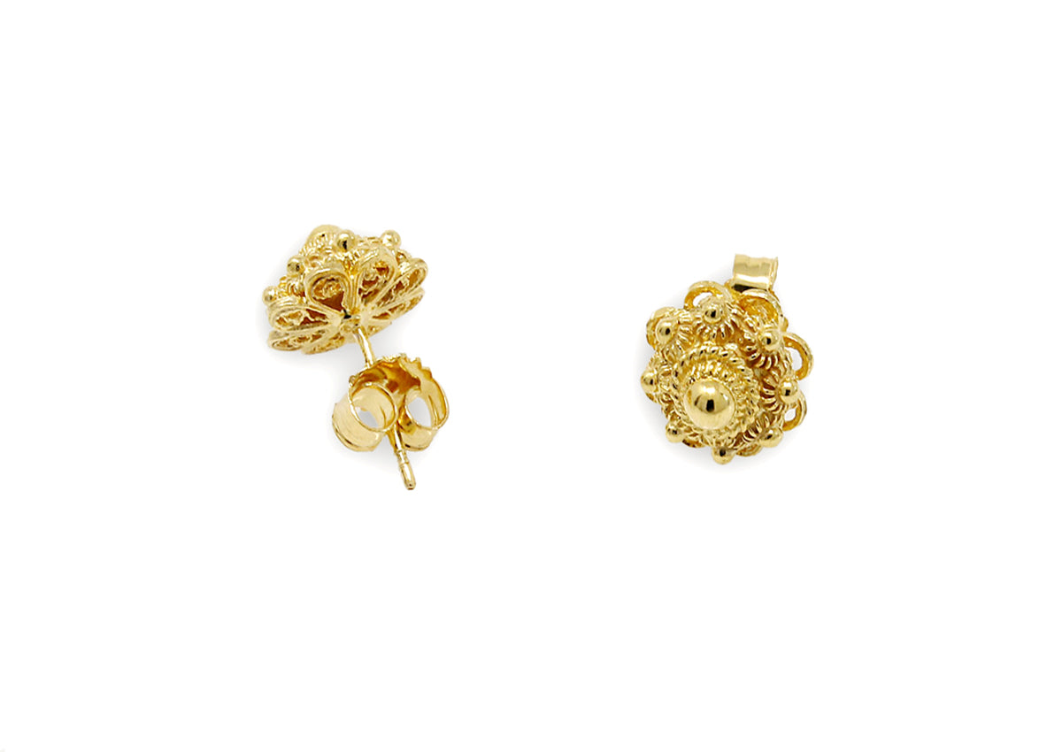 Boucles d'oreilles en or de 10 mm avec un motif en relief inspiré de la Zeeuwse Knoop.