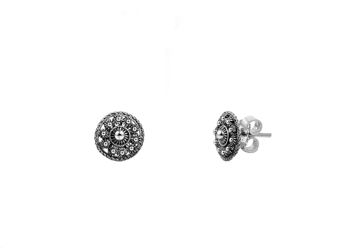 Boucles d'oreilles en argent avec motif de noeud de Zélande, diamètre de 8 mm.