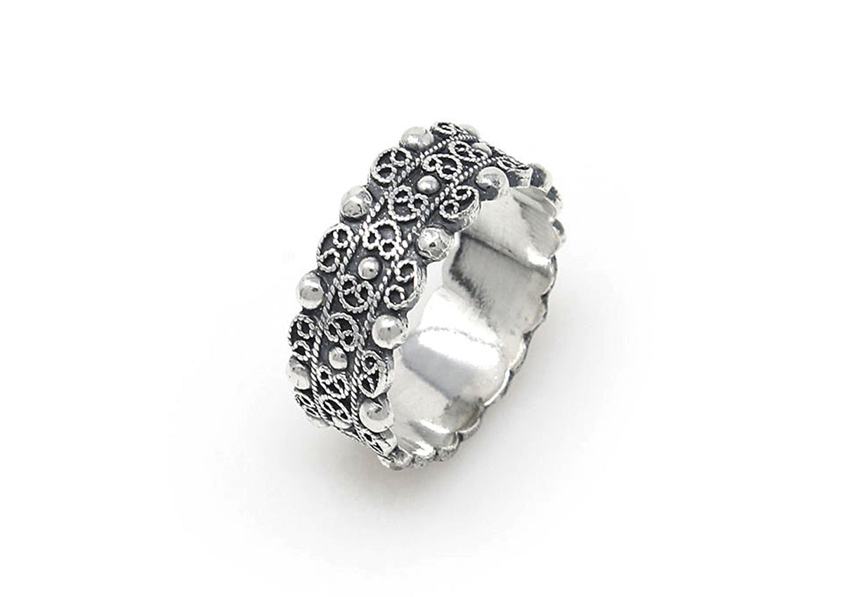 Bague en argent ornée de motifs en relief inspirés de la Zeeuwse Knop.