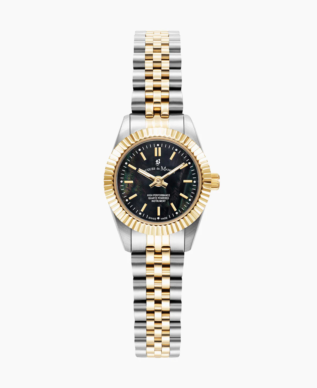 Montre en acier inoxydable avec bracelet bicolore, cadran noir et lunette striée dorée.
