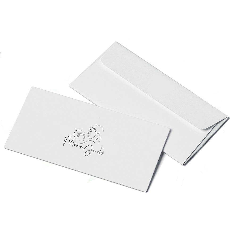 Kit d'expédition blanche avec une enveloppe et un design minimaliste.