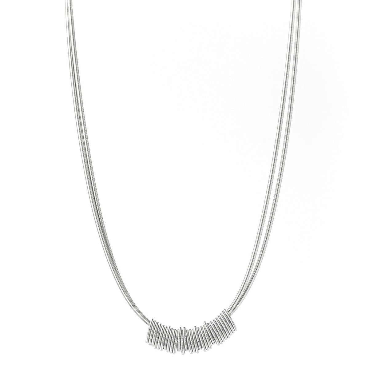 Collier en acier inoxydable avec un design moderne et des éléments en spirale.