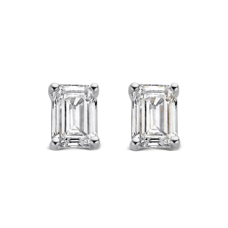 Boucles d'oreilles en or blanc avec des pierres en taille émeraude de 1,00 crt.