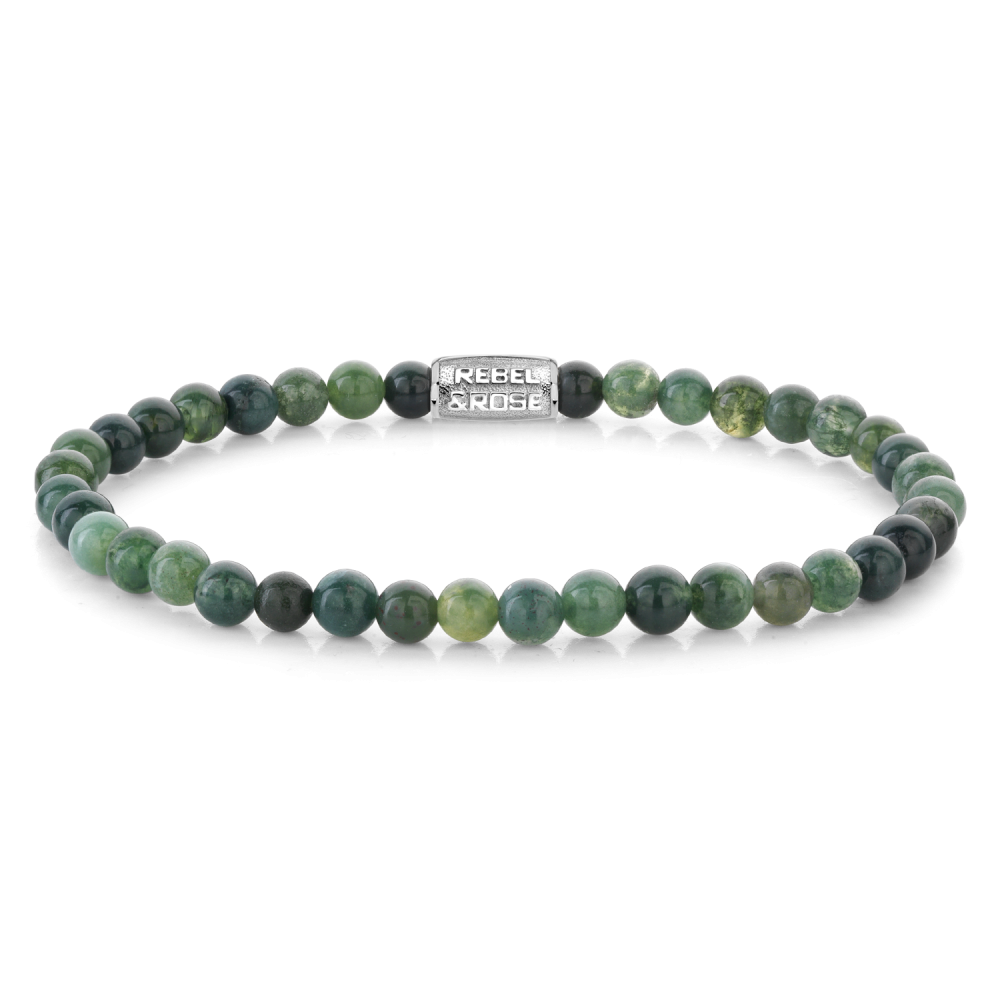 Bracelet en perles de 4 mm, composé de perles vertes et noires, avec des éléments en métal argenté.