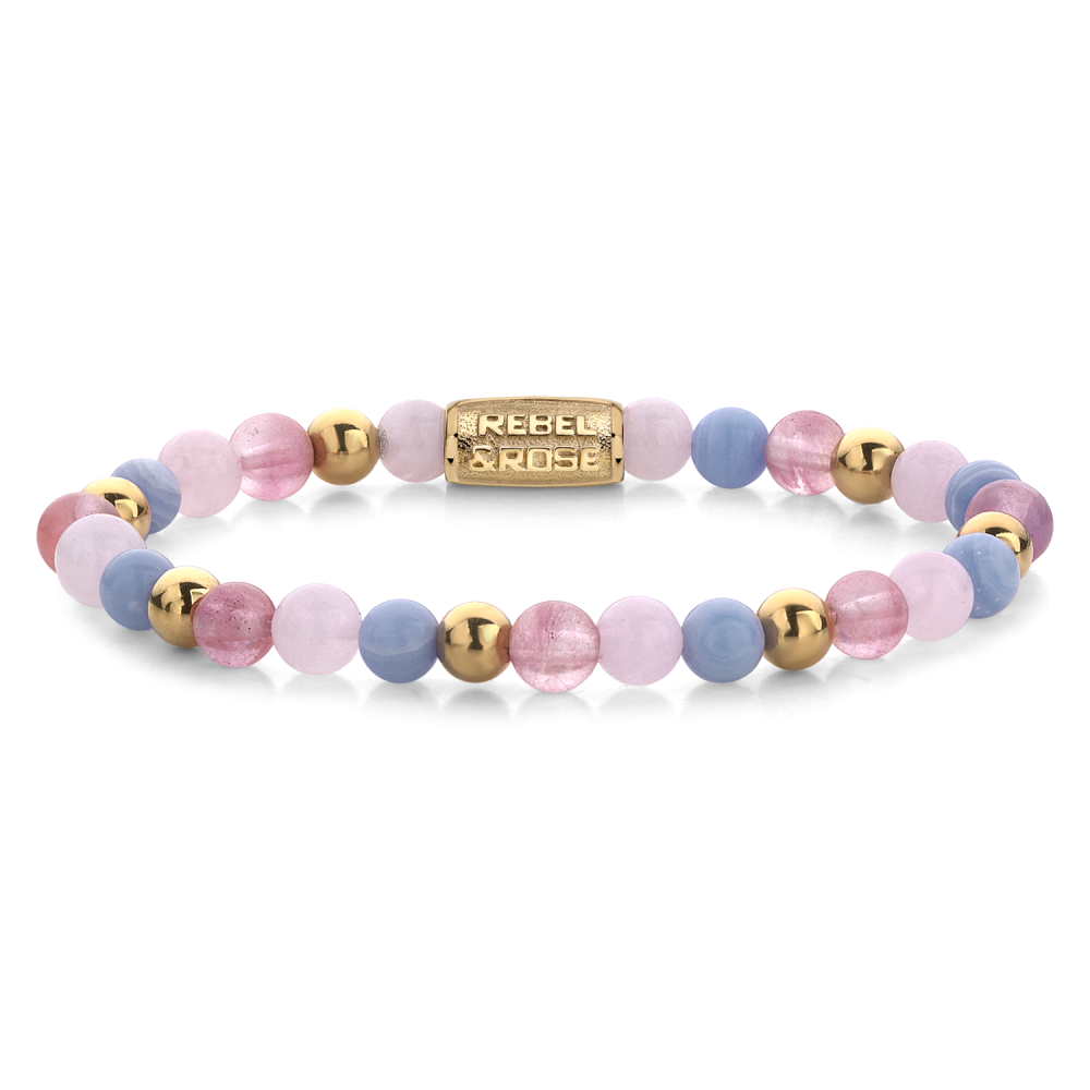 Bracelet de perles avec des perles roses, bleues et dorées, inscription "REBEL" au centre.