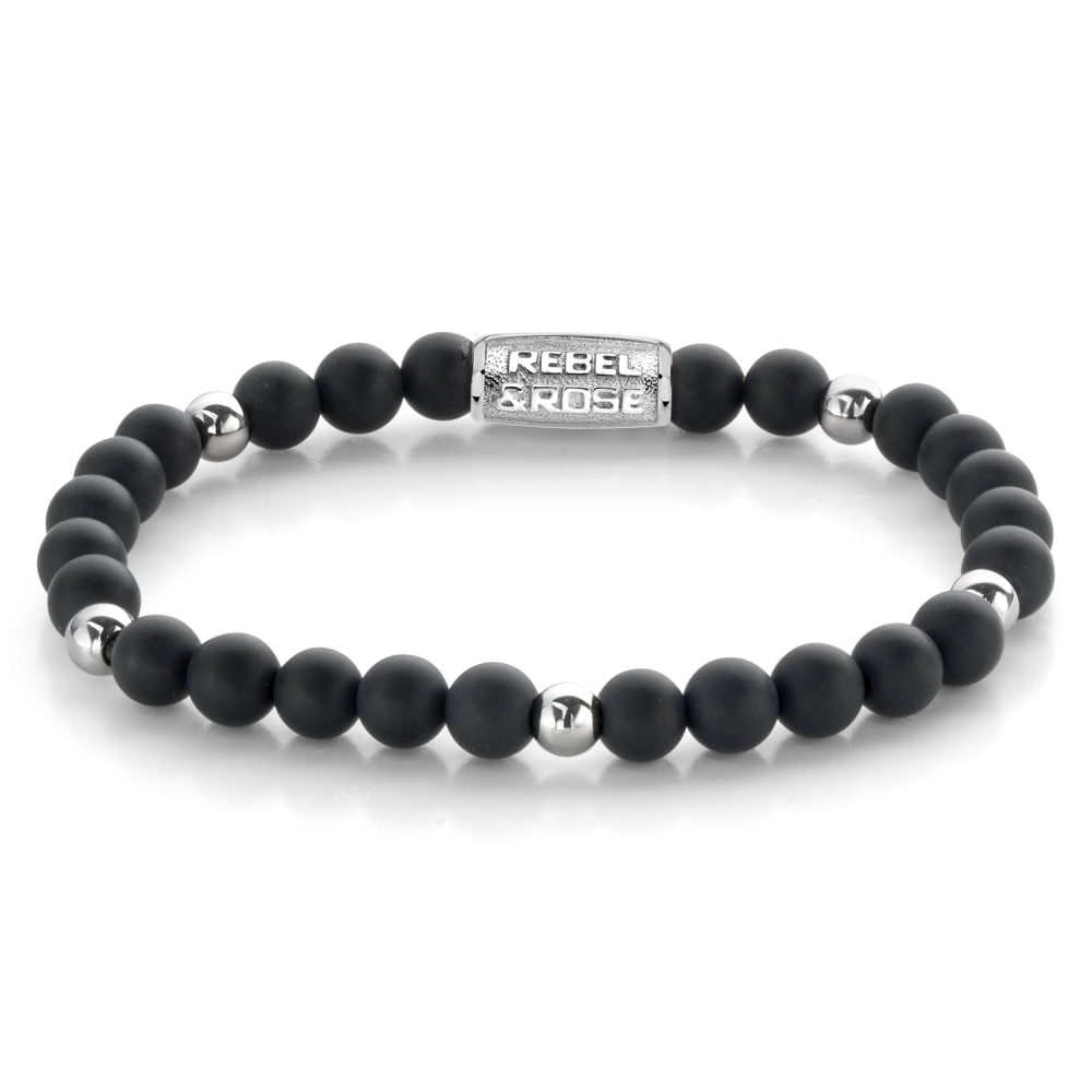 Bracelet en perles noires mates de 6 mm avec des détails argentés.
