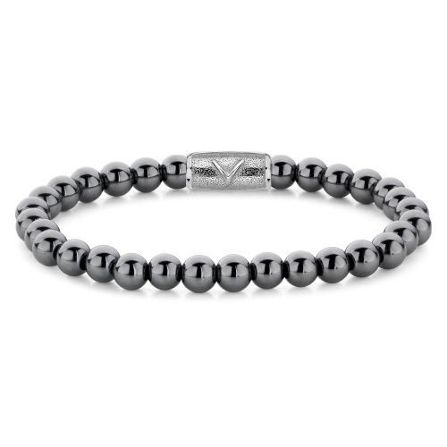 De Rebel & Rose Grey Silver Shine DV - 6mm Kralen Armband Heren heeft glanzende donkere hematietkralen en een gestructureerde zilveren geometrische sluiting, elegant weergegeven op een effen witte achtergrond.