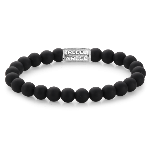 Bracelet en perles noires mates de 8 mm avec un élément en métal argenté gravé.