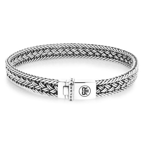 Bracelet en argent 925 tressé avec fermoir en métal et logo.