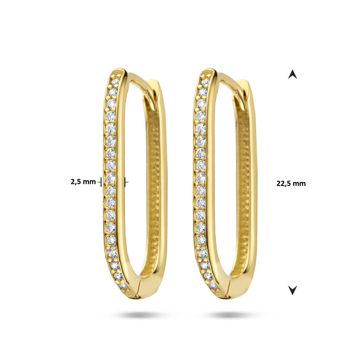 De Van der Kooij Collectie klapoorringen paperclip zirkonia 14K geelgoud zijn elegante dames oorbellen in een langwerpige ovale vorm met een rij witte zirkonia van 2,5 mm x 22,5 mm, afgebeeld op een witte ondergrond.