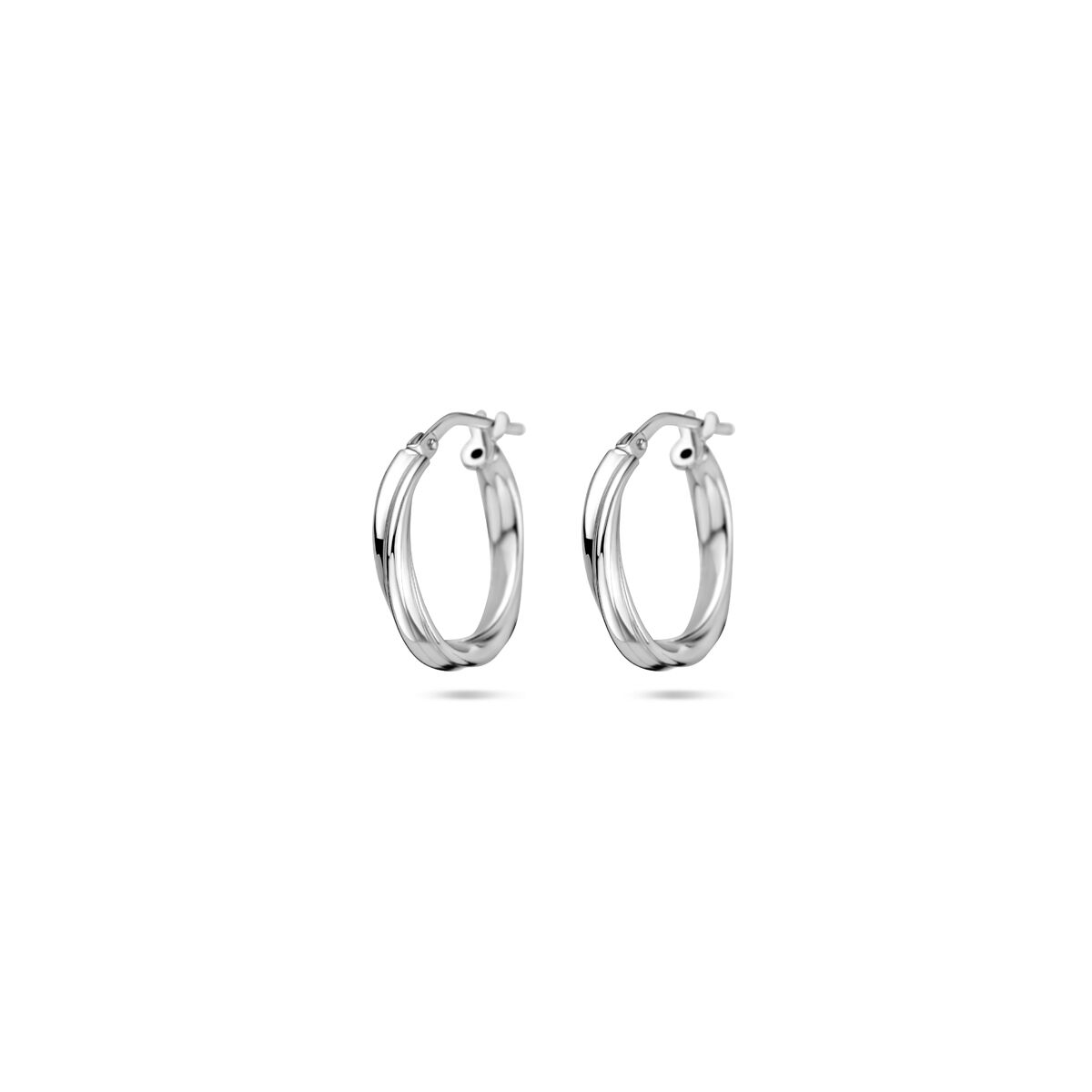 Boucles d'oreilles argentées, torsadées, de 2,0 mm d'épaisseur.