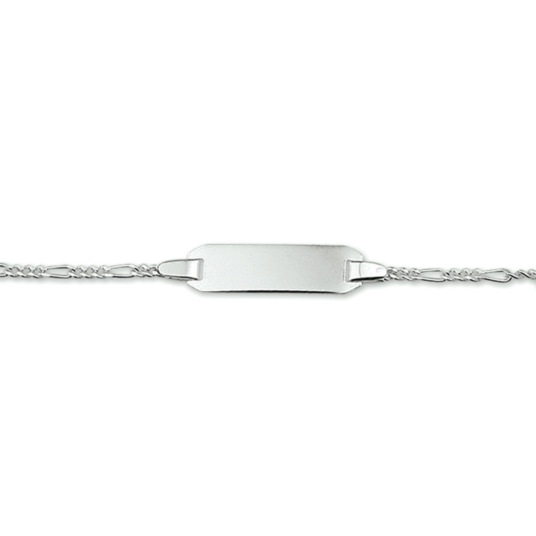 De graveerarmband figaro plaat 5,0 mm zilver wit van de Van der Kooij Collectie is een strak accessoire met een zilveren figaroketting en een leeg rechthoekig plaatje, ideaal voor kinderen of iedereen die van minimalistische ontwerpen houdt.