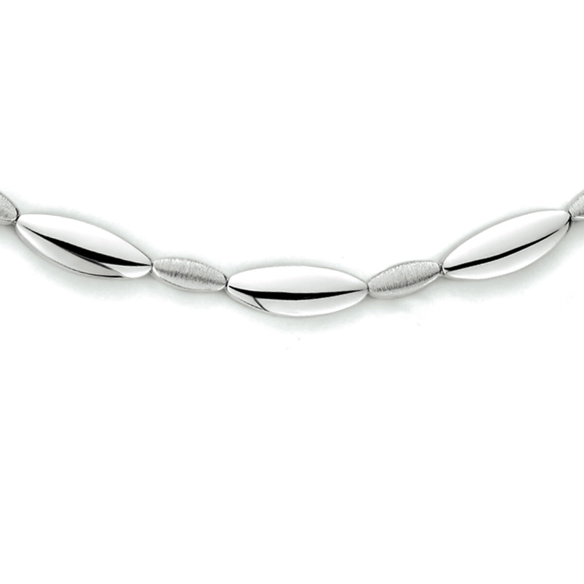 Collier en argent rhodié de 43 cm avec des maillons poli et mat de 5,2 mm.