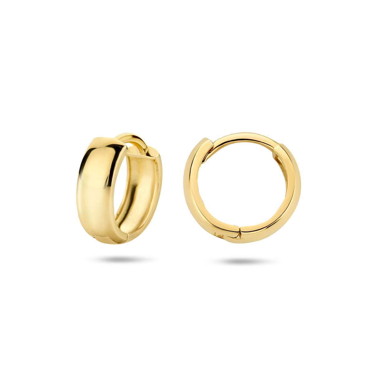 Boucles d'oreilles en or jaune 14 carats, de forme ronde et lisse.