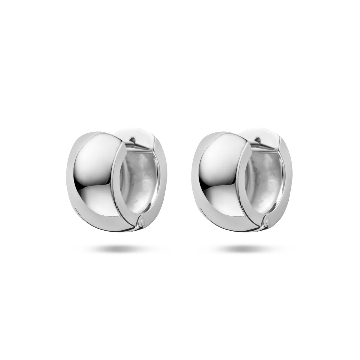 Boucles d'oreilles en argent rhodié, de forme ronde et lisse, avec une finition brillante.