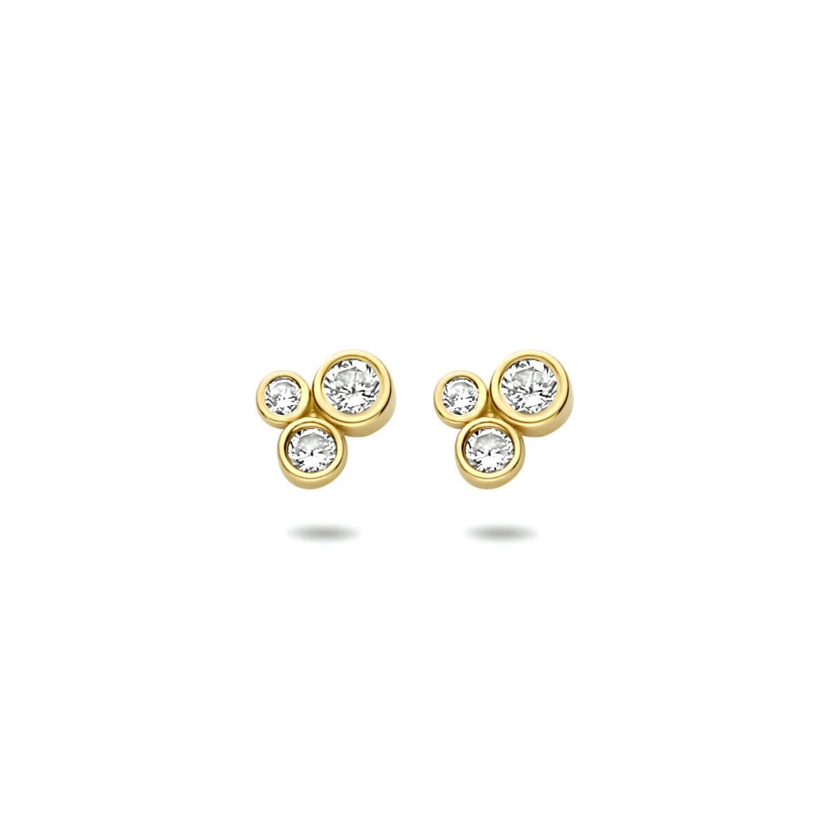 Boucles d'oreilles en or jaune 14K avec zircons, formées de plusieurs pierres rondes.