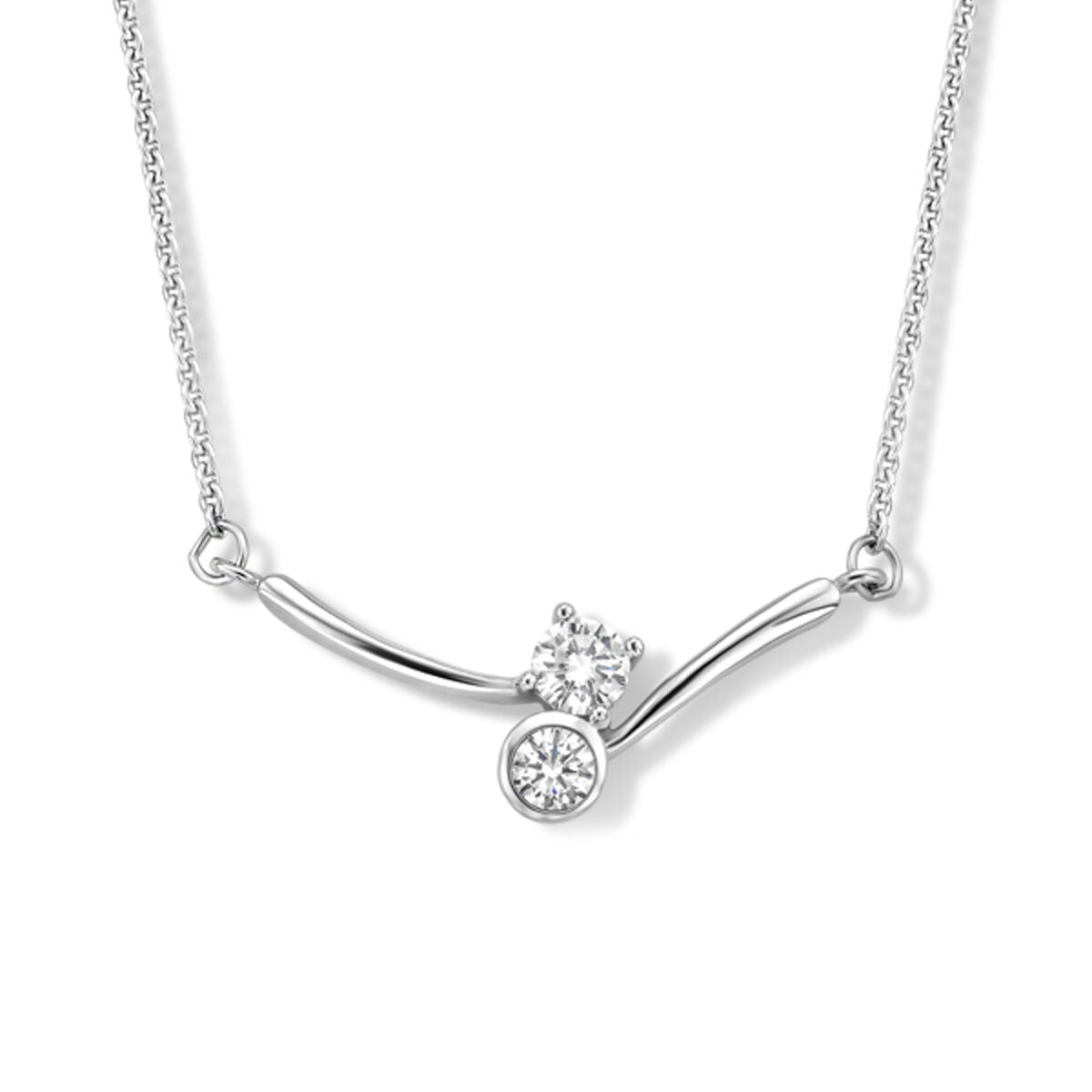 Zilveren gerhodineerd collier met zirkonia tussenstuk, lengte 42-45 cm, met een golvende vorm en twee sprankelende steentjes.