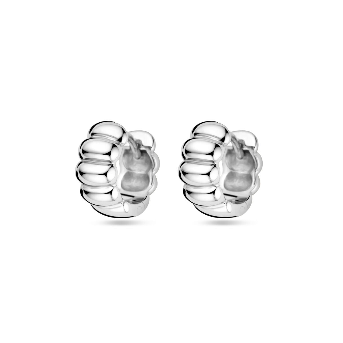 Boucles d'oreilles en argent rhodié de 11,5 mm avec un design ondulé.
