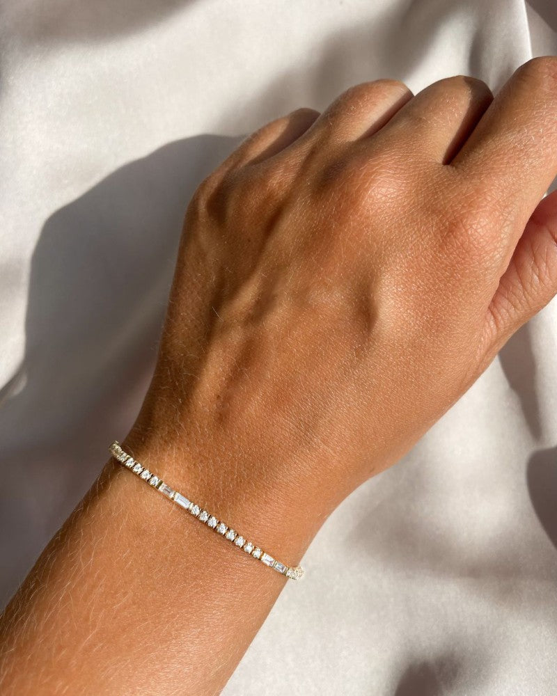 Bracelet en Or Jaune avec Baguettes et Diamants Brillants – Or 14 Carats, 1.90 Carats de Diamant, Bracelet de Luxe pour Femme