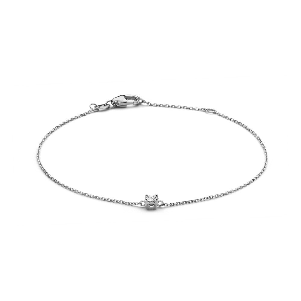 Bracelet en or blanc avec un diamant de 0,15 carat au centre.