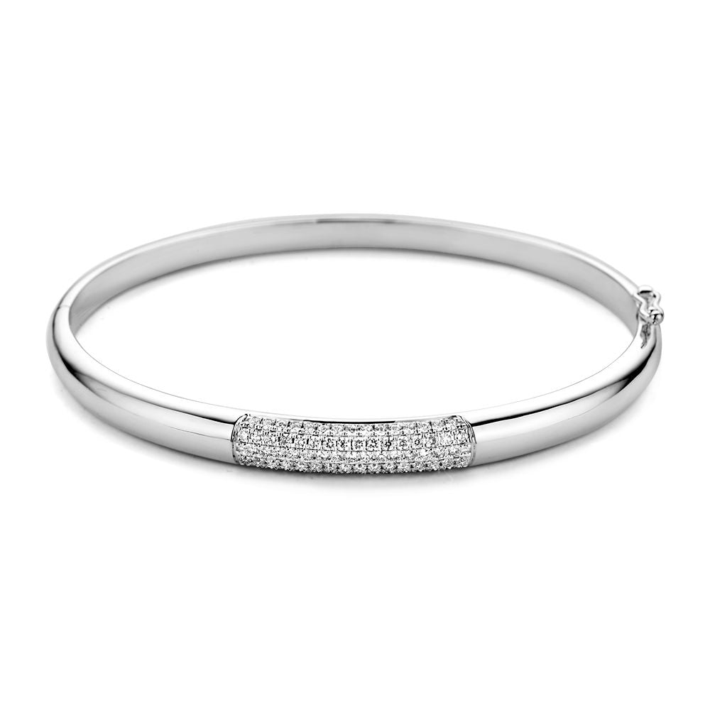 Bracelet en or blanc avec diamants de 0,72 ct, finition lisse et détail brillant.