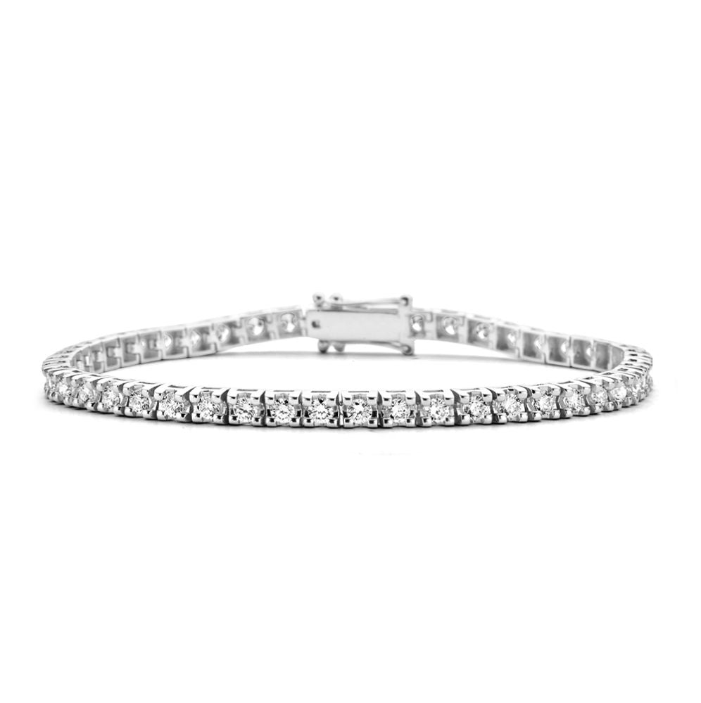 Bracelet en or blanc avec 63 diamants brillants de 3,01 carats, finition polie.