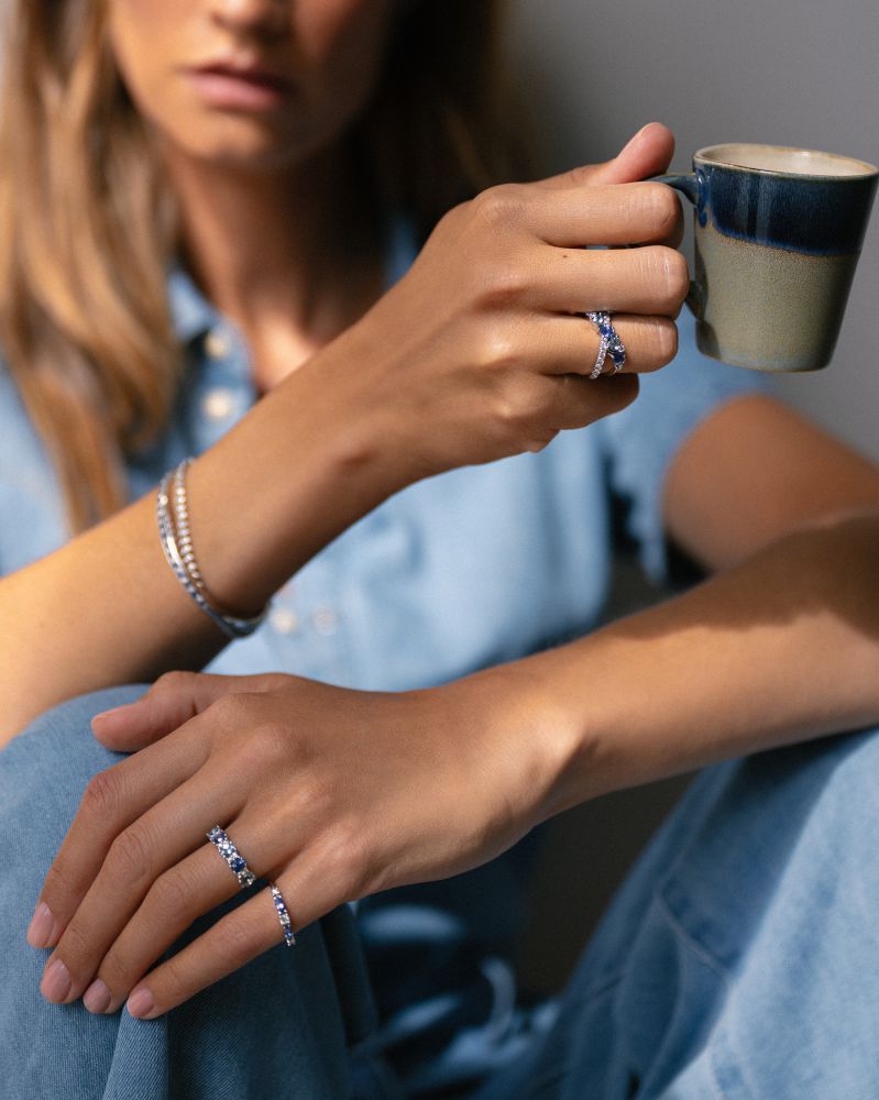 Bracelet esclave en or blanc avec diamant et saphir – 14 carats, 0.47 crt diamant, 60x51 mm
