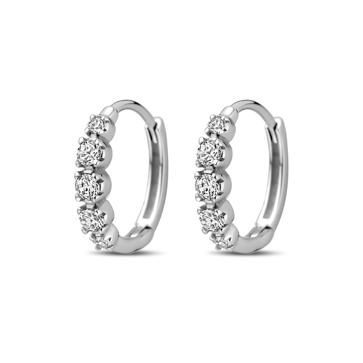 Boucles d'oreilles en argent rhodié avec zircons, de forme ronde et d'un diamètre de 14 mm.