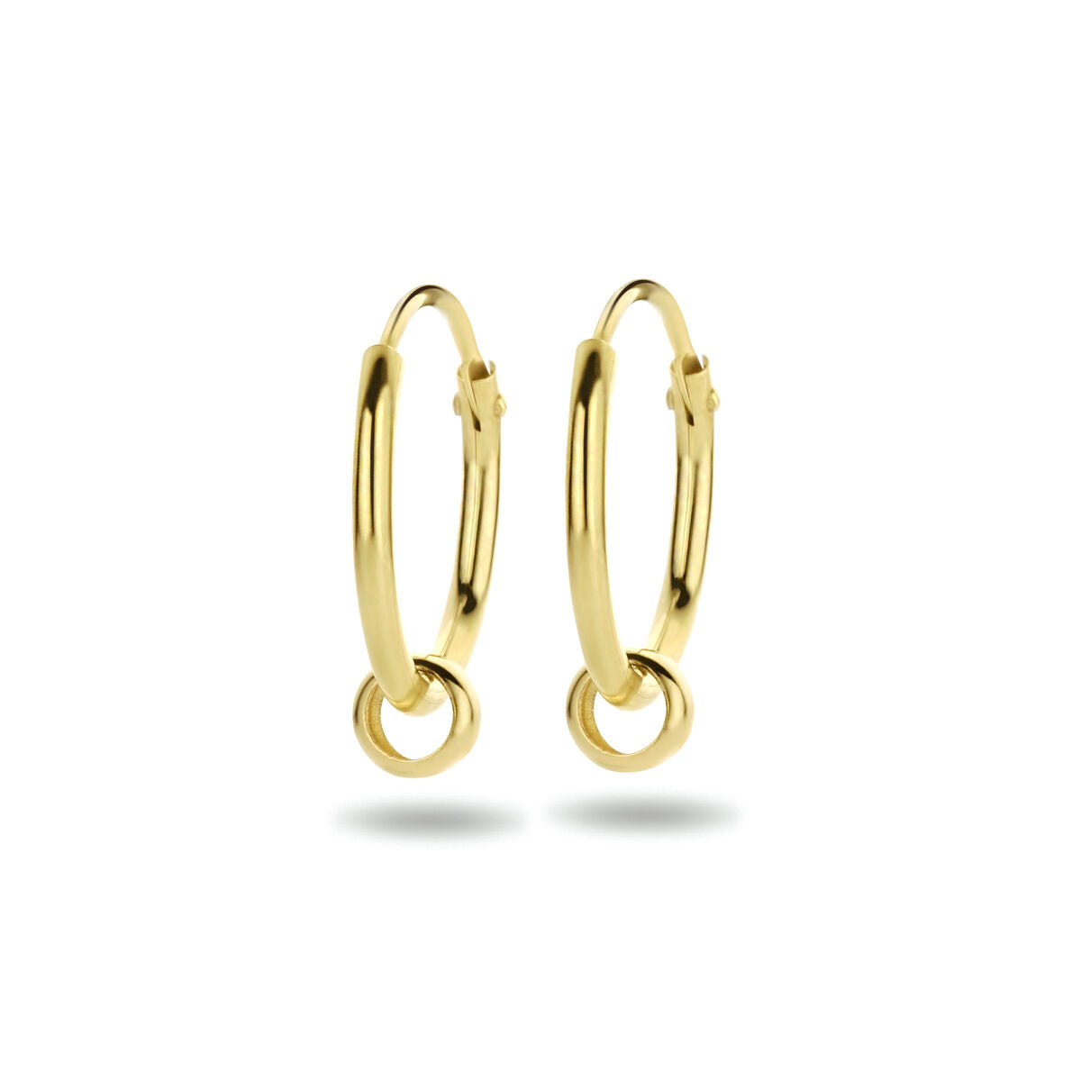 Boucles d'oreilles en or jaune 14K, de forme ronde et lisse.