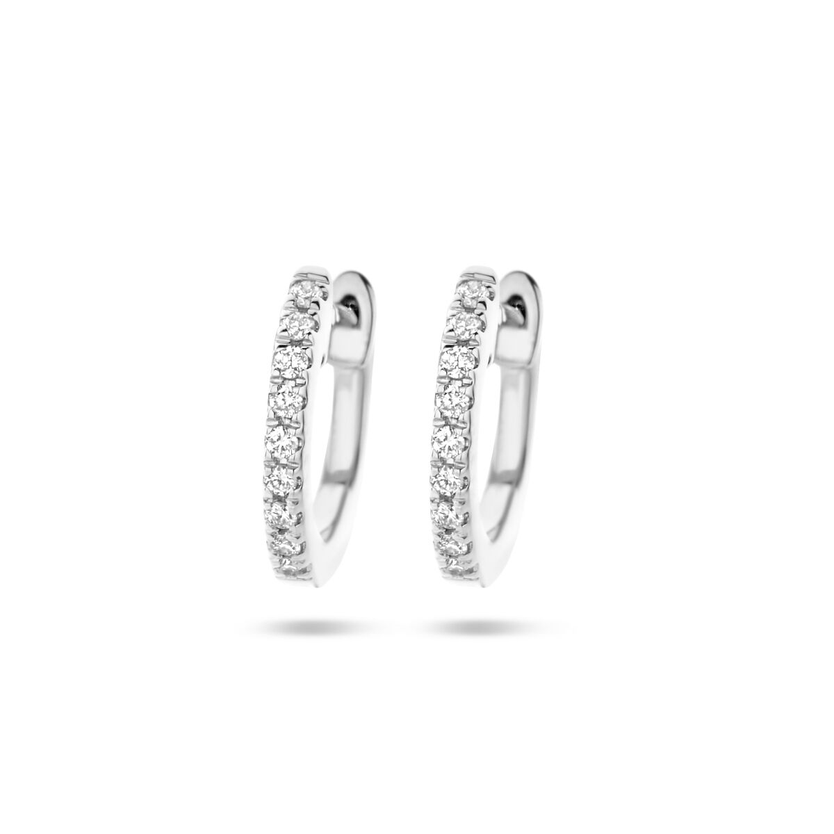 Boucles d'oreilles en or blanc 14K, ornées de diamants de 0,06 ct (2x 0,03 ct).