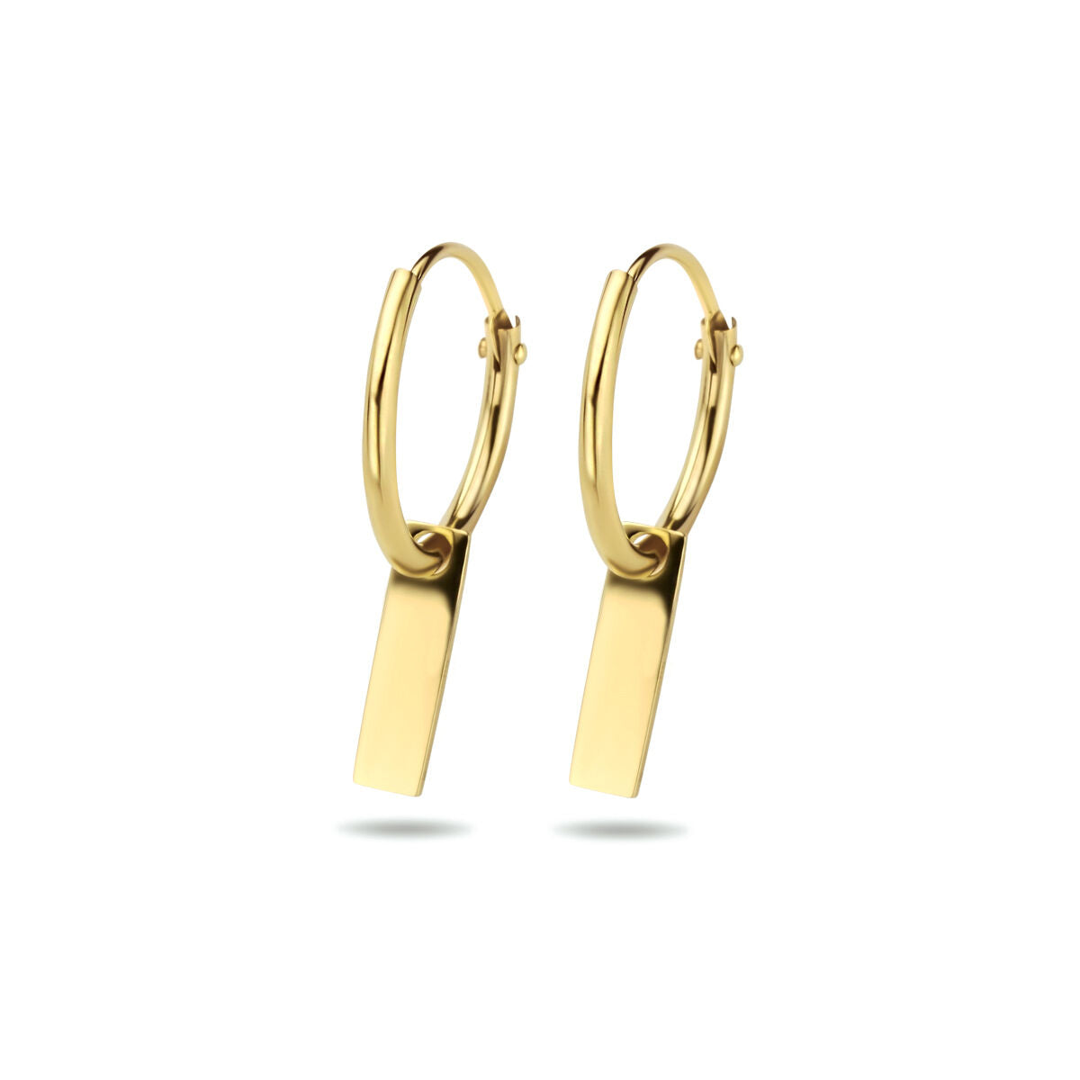 Boucles d'oreilles en or jaune 14K avec un pendentif rectangulaire.