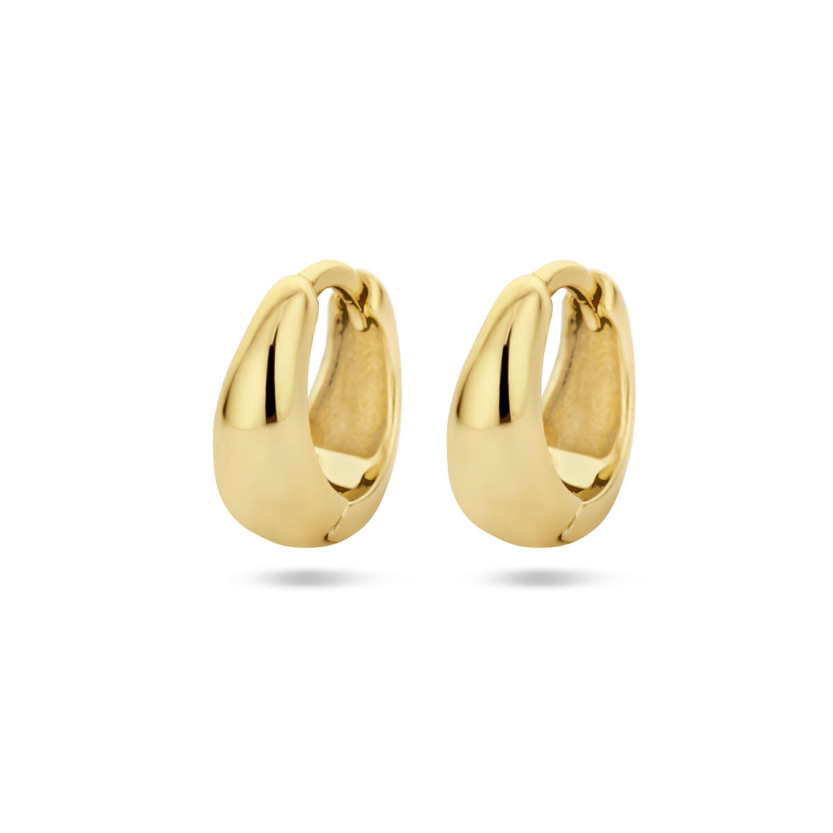 Boucles d'oreilles en argent doré 1 micron, de forme arrondie et lisse.