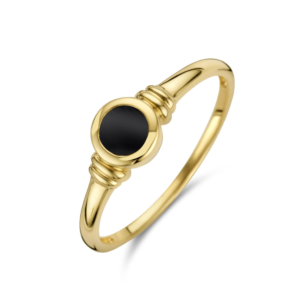 Bague en or jaune 14K avec un onyx noir rond au centre.
