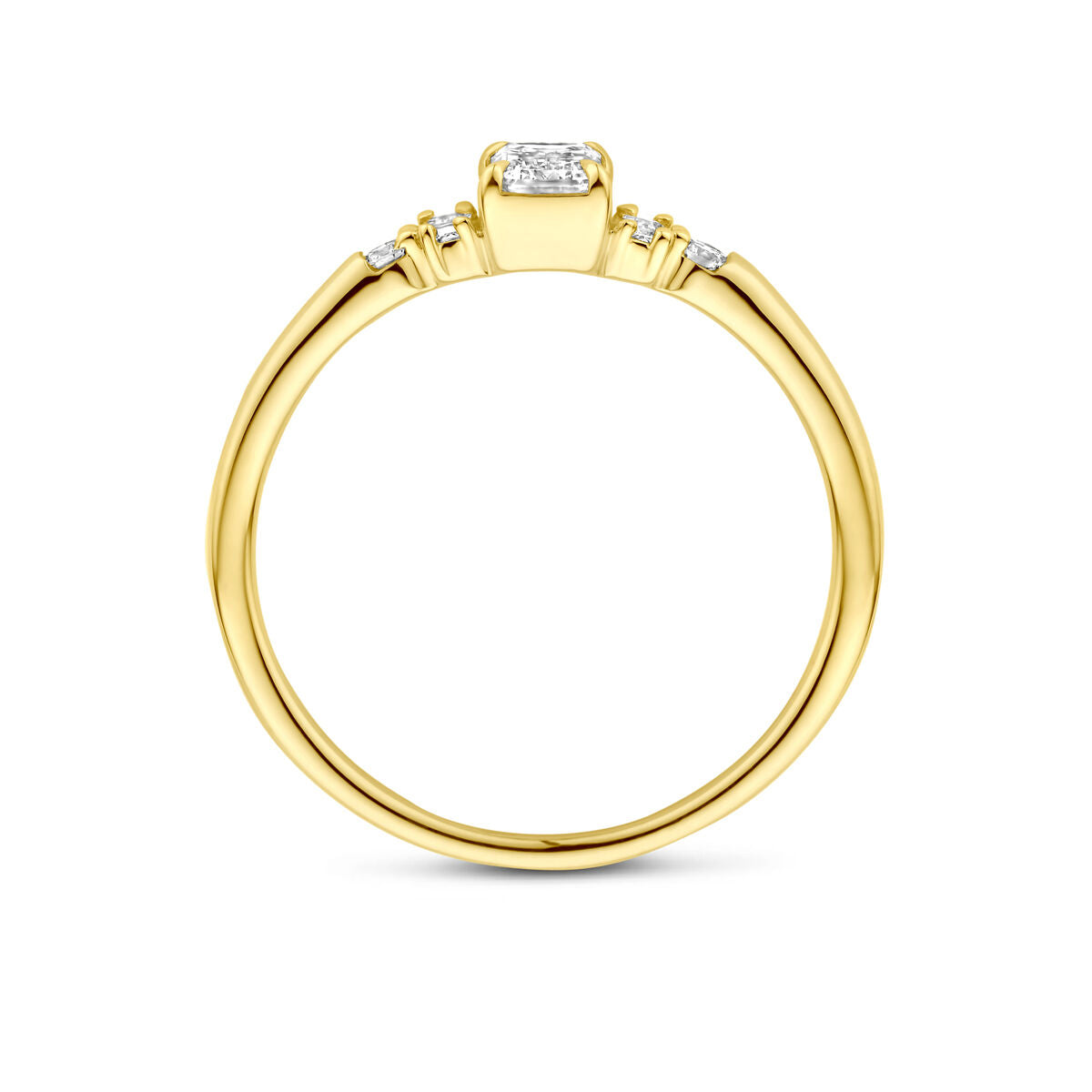 De Van der Kooij Collectie ring lab grown diamant 0.40ct h si in 14K geelgoud is een damesring met een rechthoekige lab grown diamant als middelpunt, geflankeerd door twee kleine ronde diamanten per zijde, zijaanzicht op witte achtergrond.