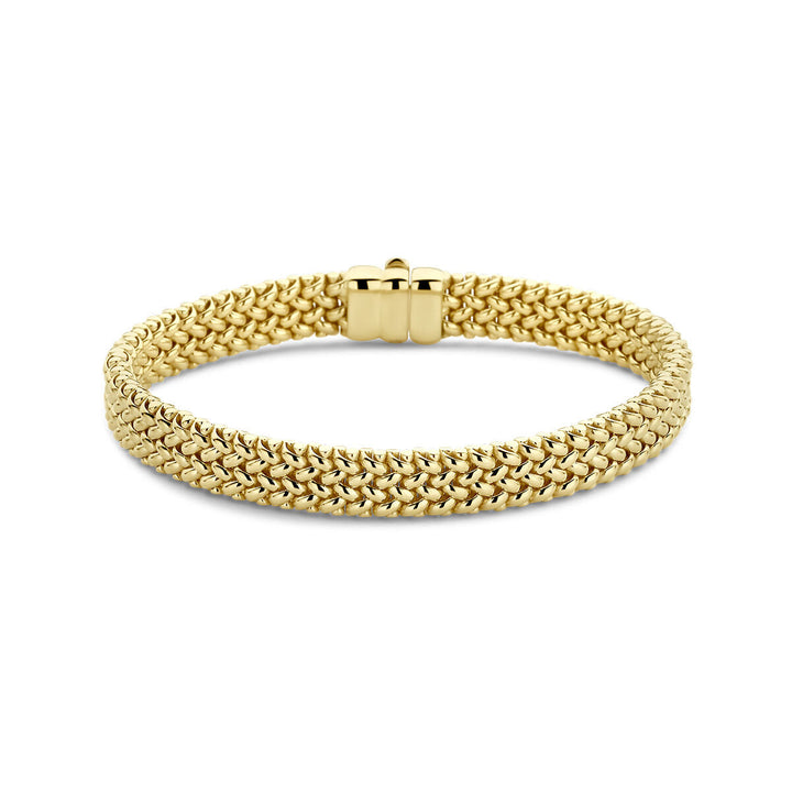 De Gouden armband dames 14K van Van der Kooij Collectie heeft een goud geweven mesh ontwerp en een gepolijste sluiting, afgebeeld op een witte achtergrond.