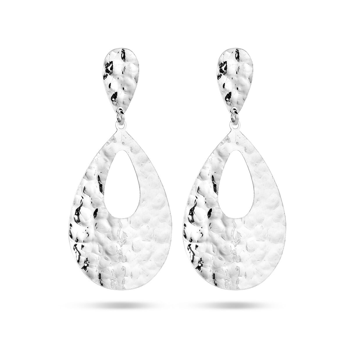 Boucles d'oreilles en argent rhodié, en forme de goutte avec une finition martelée.