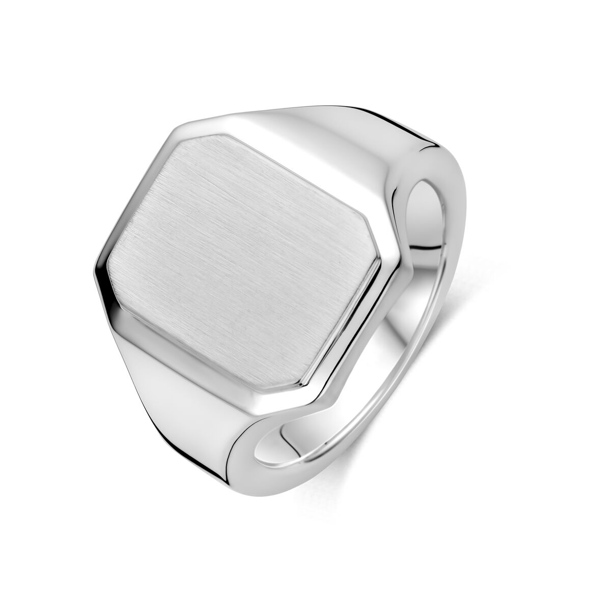 Bague en argent poli et mat de forme hexagonale avec une surface lisse.