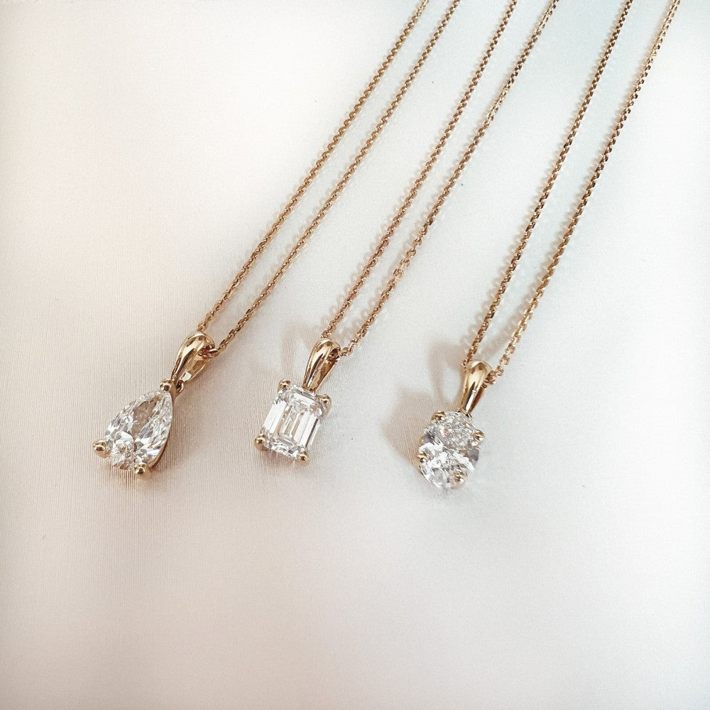 Collier Ava 0,50 crt. or blanc