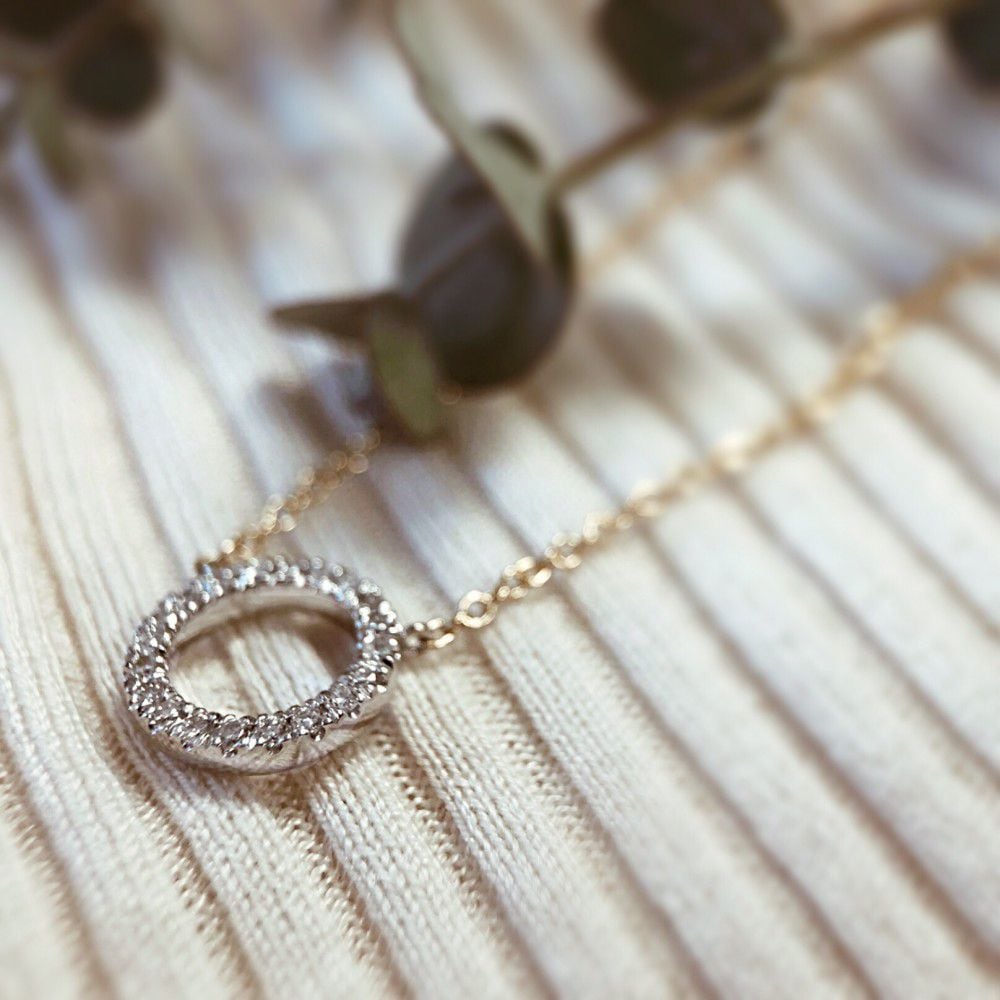 Collier en Or Jaune avec Pendentif en Diamant – 14 Carats, 0.11 Carat Brillant – Livraison Gratuite