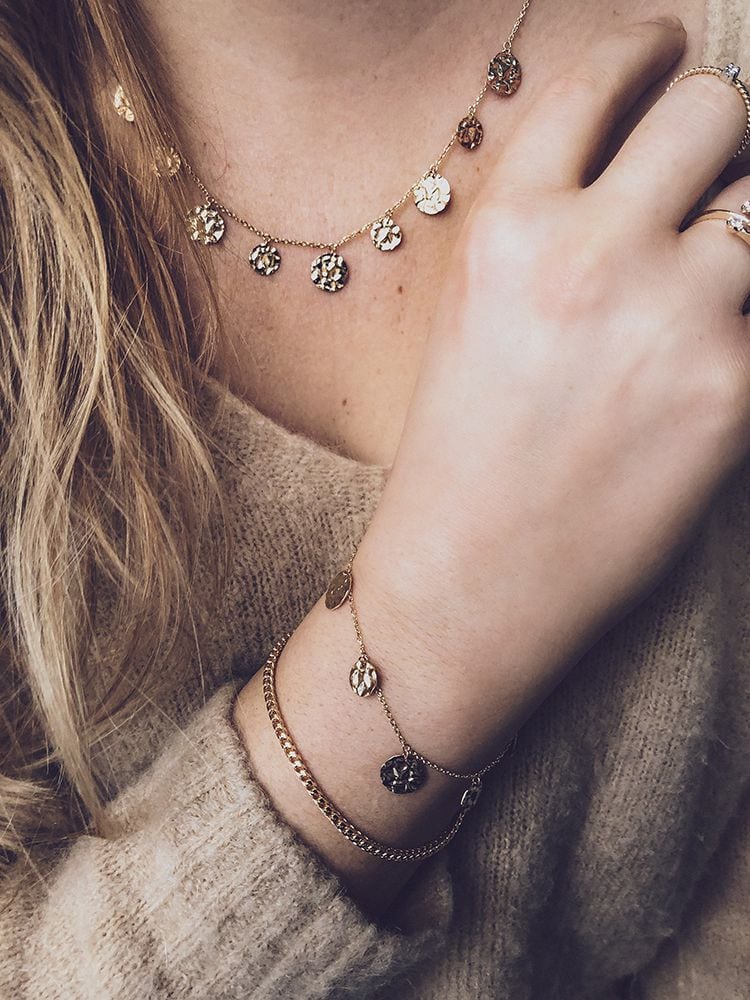 Collier en Or Jaune 14K avec Pièces Martelées – Bijou Élégant pour Femme