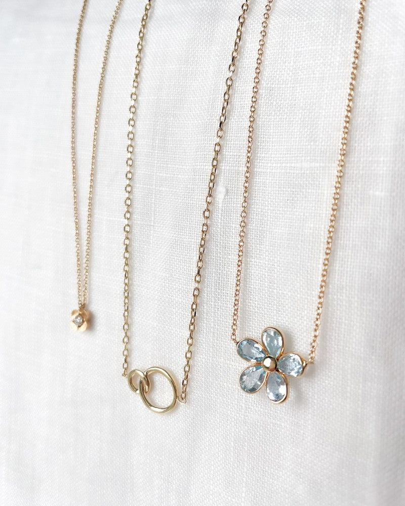 Collier en Or avec Mailles Ancrées Taillées et Cercles Reliés – Élégance 14 Carats pour Femme